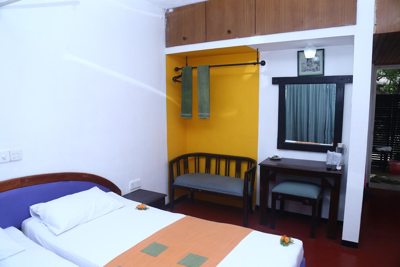 Nilani Hotel Ratnapura Exterior foto