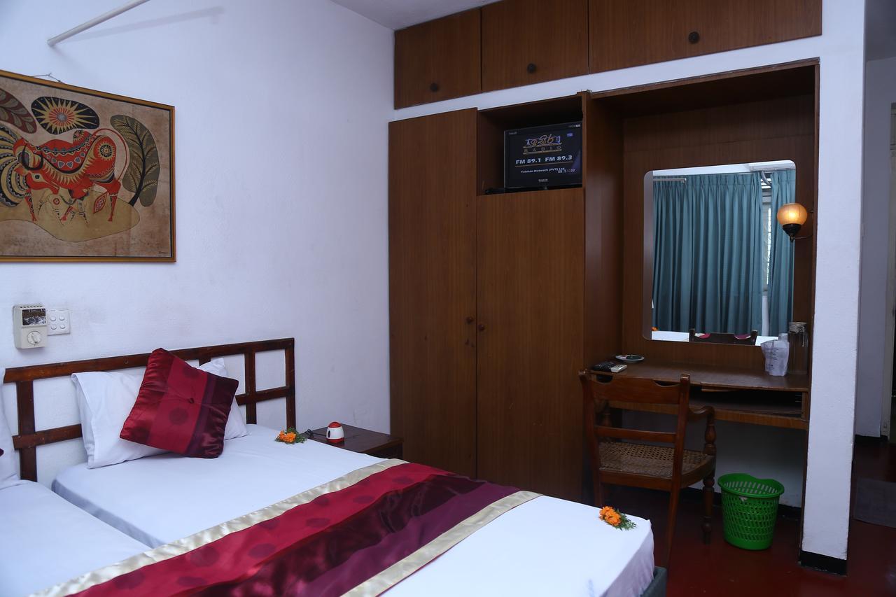 Nilani Hotel Ratnapura Exterior foto